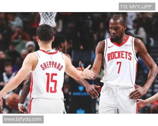 今天火箭与快船对决精彩上演球迷期待激烈碰撞与精彩瞬间